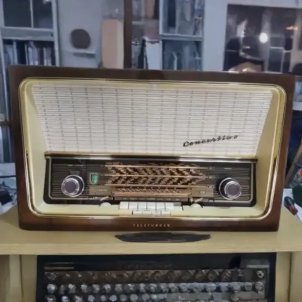TELEFUNKEN Concerto 8 收音機 (二手，7成新)