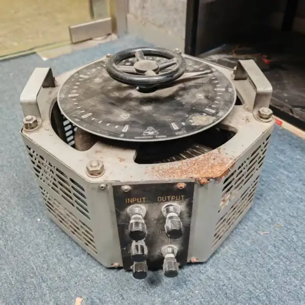 中國上海TDGC型接觸調壓器 (二手，7成新)